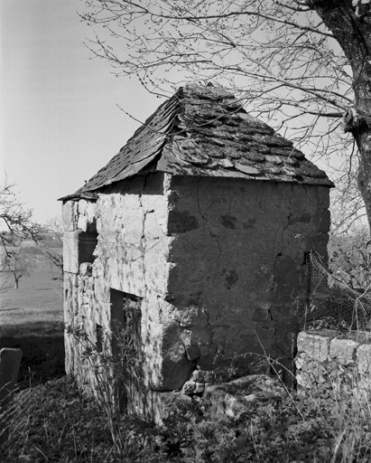 Pavillon à l'entrée de la cour