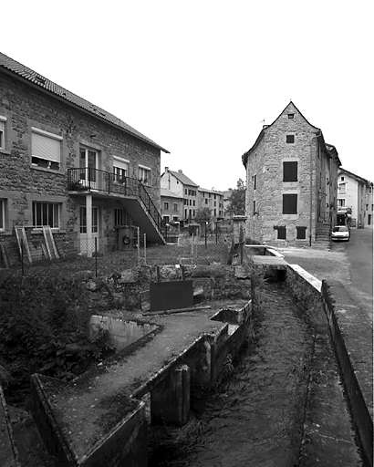 Faubourg ouest : la rue du faubourg du Pont et du ruisseau de Galastre