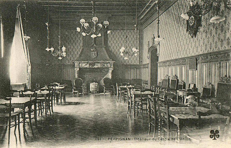 'Intérieur du Cercle de l'Union' [Salle néo-gothique de la Casa Xanxo], photographie noir et blanc, carte postale, n.s., s.d. [vers 1922] (Collection Chiroleu-Escudier, Club Cartophile Catalan).