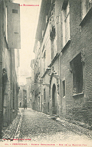 'Maison renaissance, rue de la Main-de-fer' [Façade de la Casa Xanxo], photographie noir et blanc, carte postale, n.s., s.d. [vers 1922] (Collection Chiroleu-Escudier, Club Cartophile Catalan).