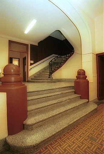 L'escalier d'honneur menant à la salle des fêtes du 1er étage.