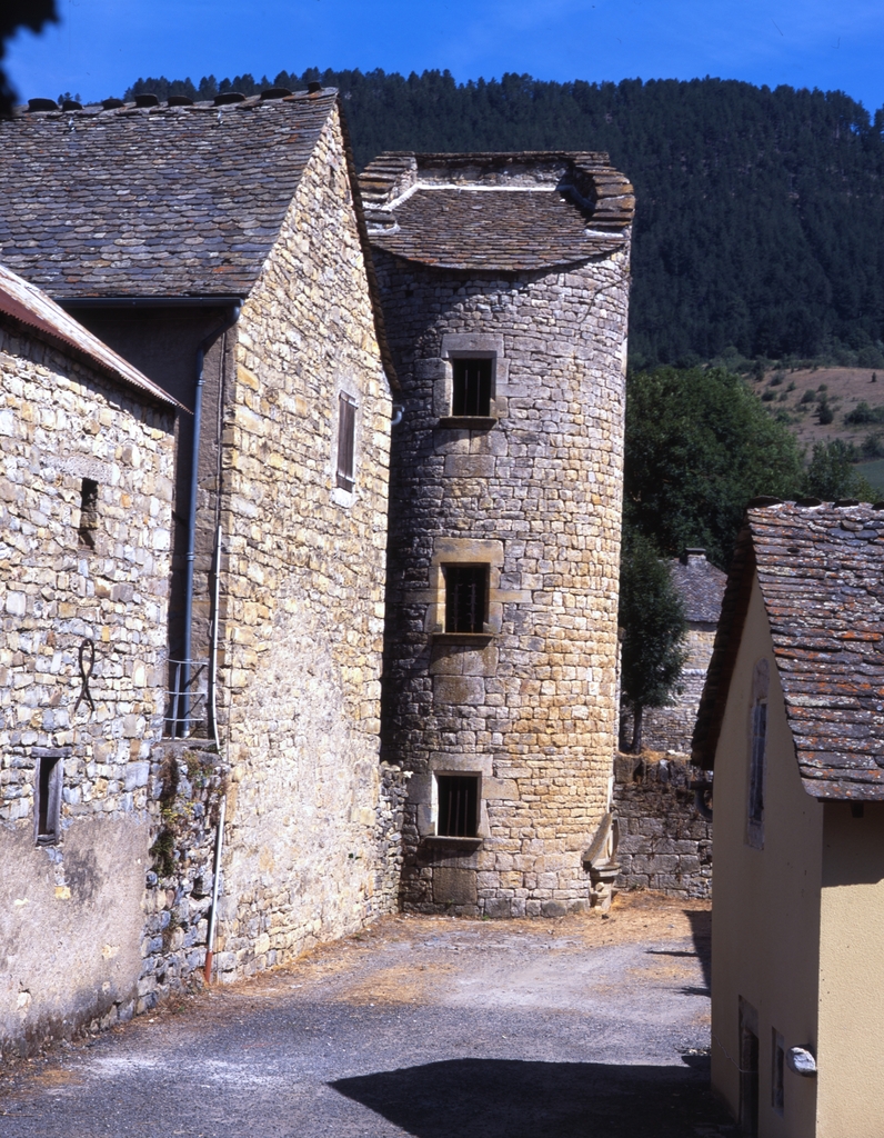 Vue d'ensemble de la tour prise du sud