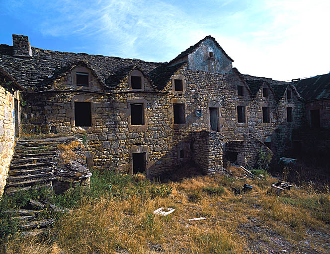 Vue d'ensemble de l'élévation sud du logis.