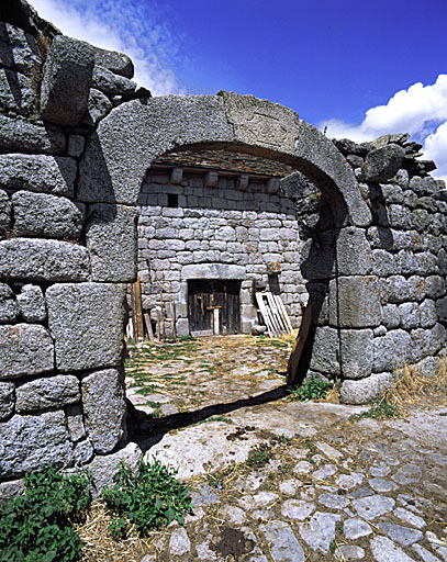 La porte charretière.