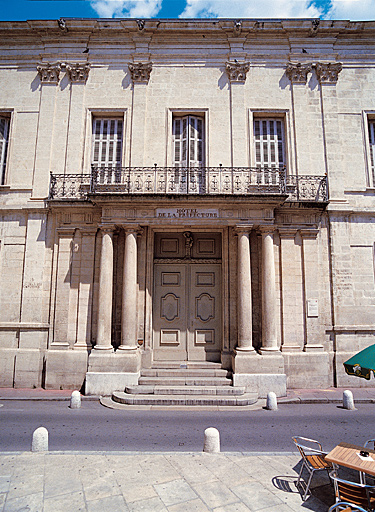 Corps d'entrée de l'hôtel de Ganges sur la place Chabaneau.