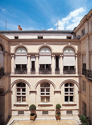 Façade sur la cour d'honneur.