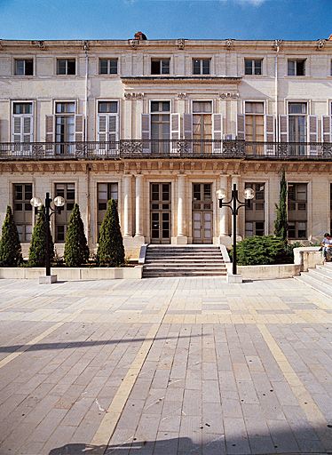 Façade sur l'ancien jardin.