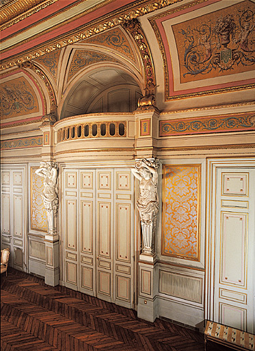 Grand salon : porte d'accès à l'ancienne salle à manger.