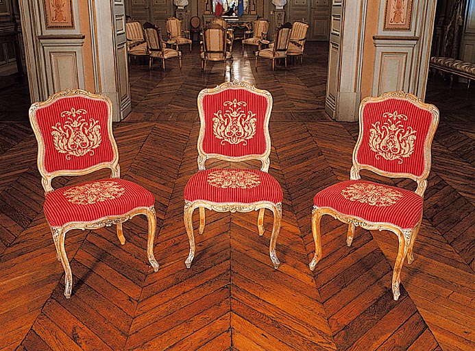 Trois chaises du petit salon.