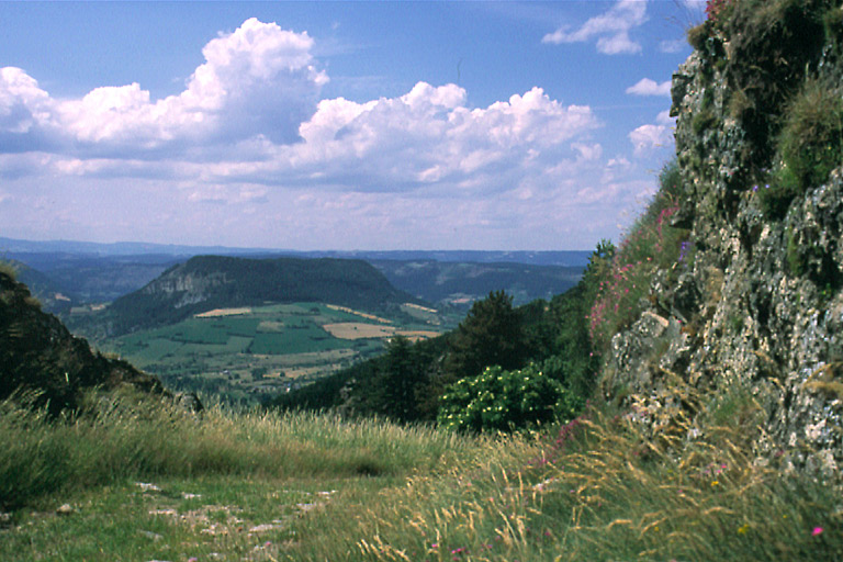 Le Truc de Balduc, vue prise du Bassy, sur le chemin qui descend vers Saint-Etienne.
