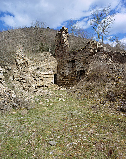 Vestiges du château de La Prade : salle au rez-de-chaussée.