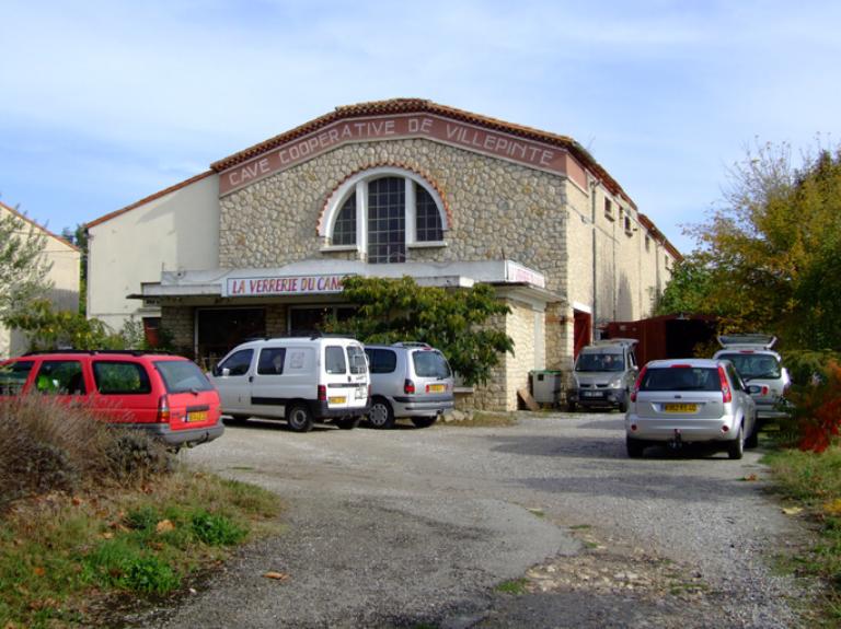 coopérative vinicole, actuellement magasin de vente de produits verriers