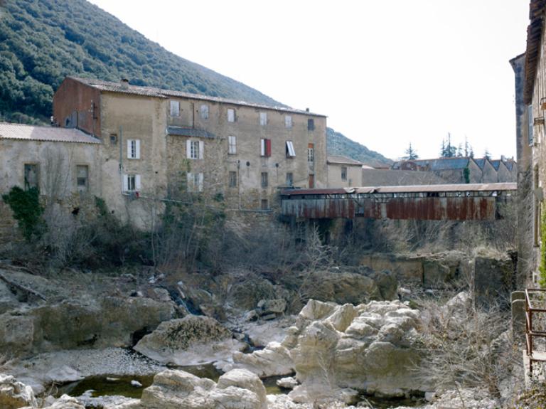 Anciens ateliers de l'usine Rouquet, Marréaud et Devaux, et passerelle de liaison avec l'usine du Bouldou, depuis le nord-ouest.
