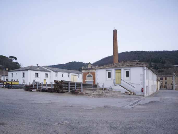 Vue d'ensemble des anciens ateliers de filature et de tissage, depuis le sud-ouest.