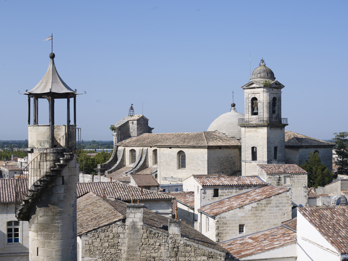 Vue extérieure, prise du château