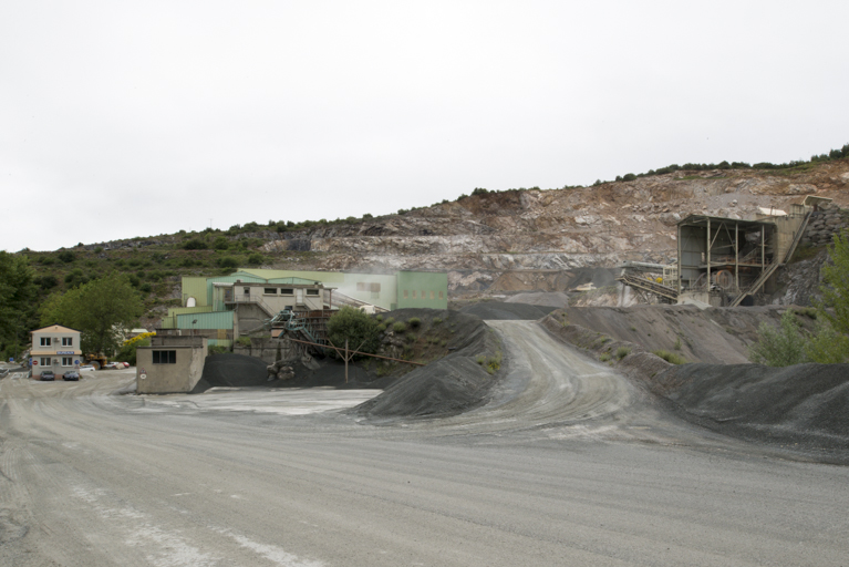 Vue générale des installations de la carrière Carayon, depuis le sud-est.