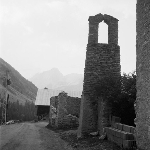 Le clocher-mur, vue prise de l'est.