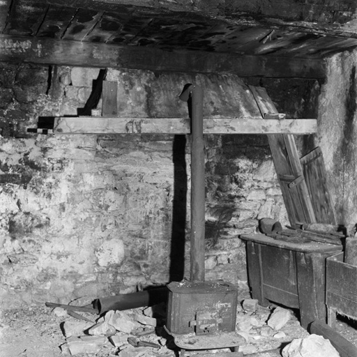 Cuisine : la cheminée.