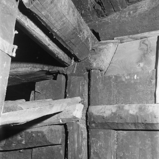 Galerie de circulation, détail de construction, les axes de rotation.