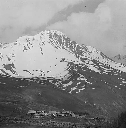 Vue prise de l'ouest.