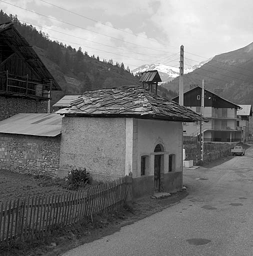 Vue d'ensemble prise de l'ouest.