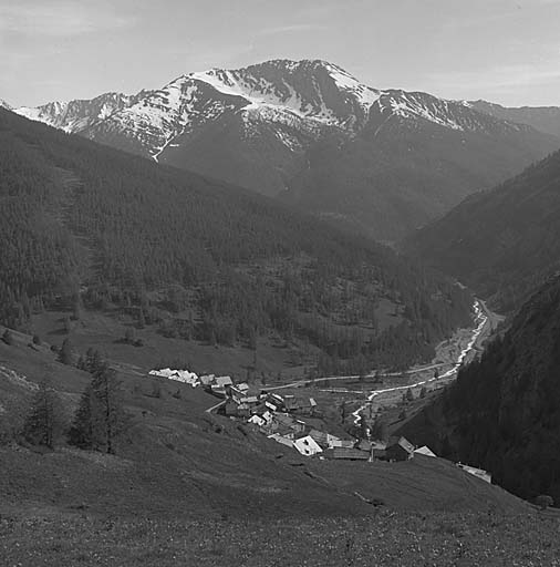 Vue de situation prise du nord-est.