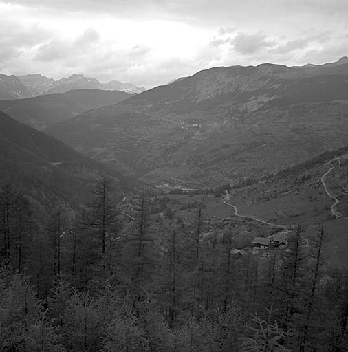 Vue de situation prise du sud-est.