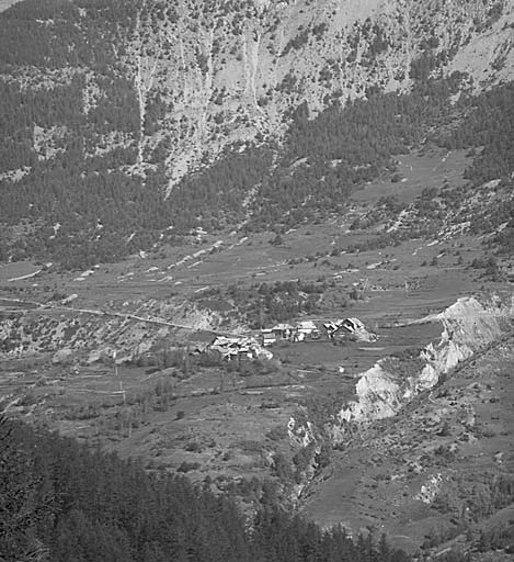 Meyriès. Vue de situation prise du sud.