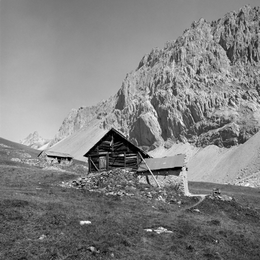 Le Vallon. Chalet d'alpage parcelle 181. Vue d'ensemble prise de l'est.