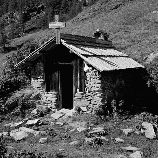 Roche Noire. Chapelle Saint-Barthélemy. Vue rapprochée.