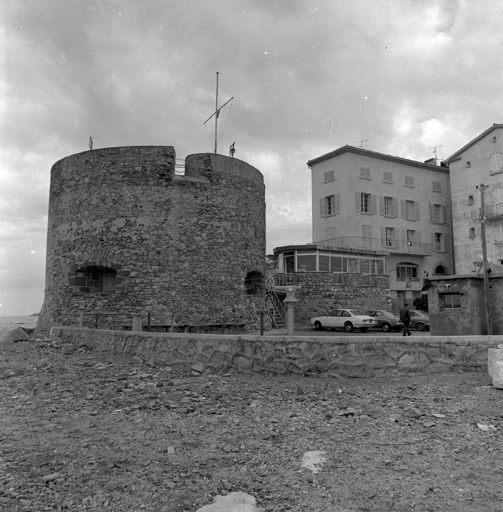 La tour du Portalet et sa batterie en 1974.