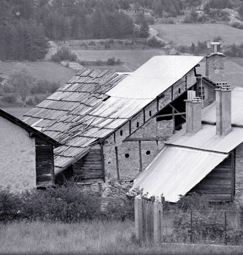 Le Serre. Ferme parcelle 735. Pignon ouest en pans de bois.
