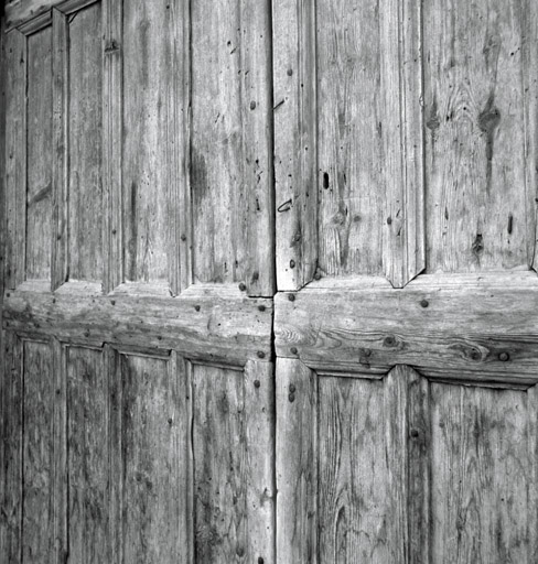 Pra Premier. Ferme parcelles 420-421. Porte de la grange. Détail d'assemblage : barbes butantes.