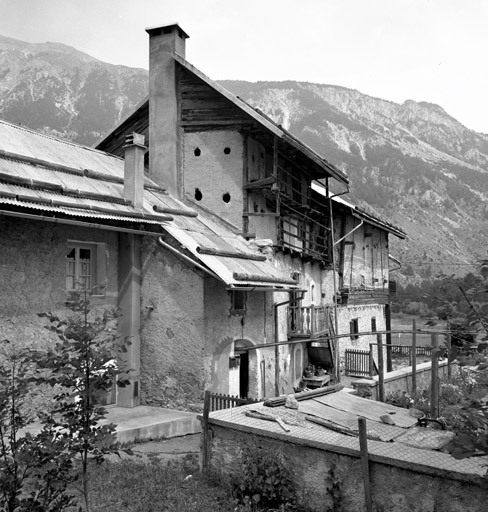 Le Rosier. Maisons parcelles 265-264. Vue d'ensemble des façades antérieures prise du sud-ouest.
