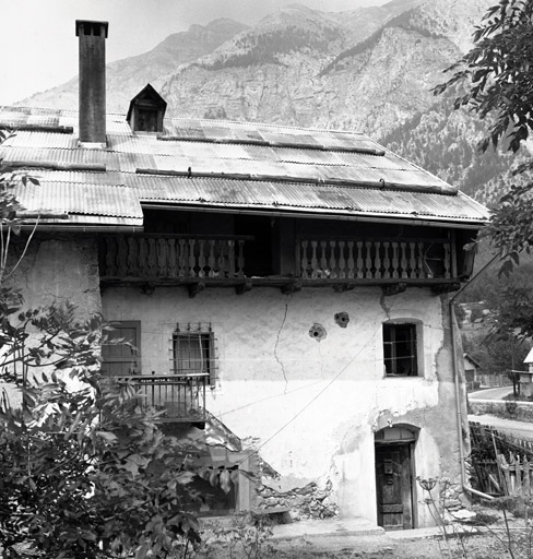 Le Rosier. Ferme parcelle 270. Façade antérieure sud. Vue d'ensemble.