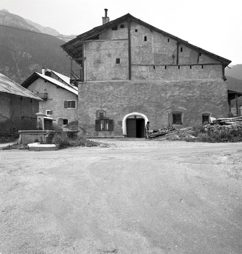 Le Rosier. Ferme parcelles 276-277. Façade est. Vue de face.