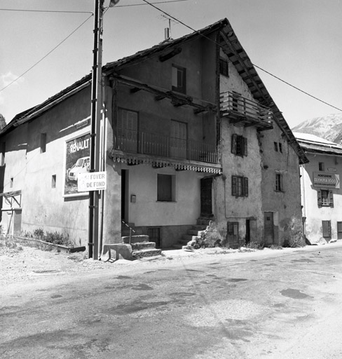 La Vachette. Ferme parcelles 363-364-365. Façade antérieure sud-est correspondant aux habitations.