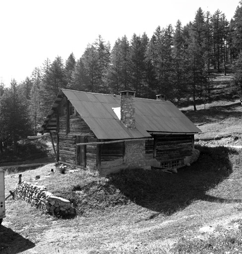 Chalets de Granon ; Granon. Chalet parcelle 77. Vue de volume prise du nord-ouest.