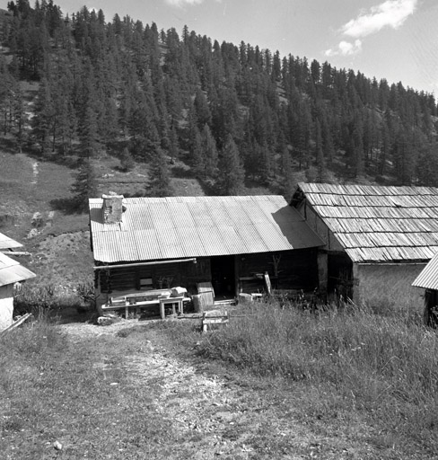 Chalets de Granon ; Granon. Chalet parcelle 111. Vue d'ensemble prise du sud.