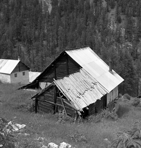 Chalets de Granon ; la Caro. Chalet parcelle 180. Vue de volume prise du sud-est.