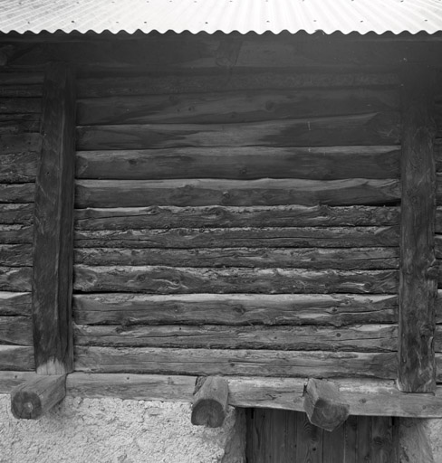 Chalets de Granon ; la Caro. Chalet parcelle 193. Façade nord. Détail d'une travée en "chapila".