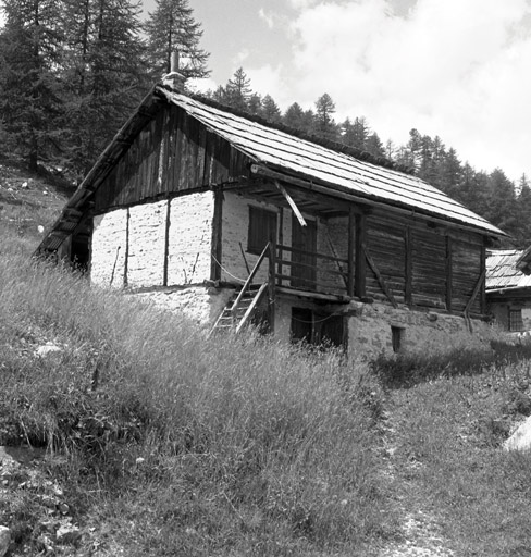 Chalets de Granon ; la Caro. Chalet parcelle 196. Vue de volume prise du nord-est.