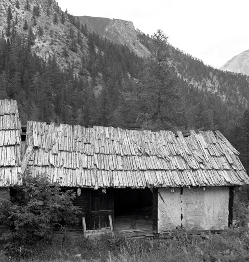 Chalets de Granon ; la Caro. Chalet parcelle 205. Façade sud. Vue d'ensemble.