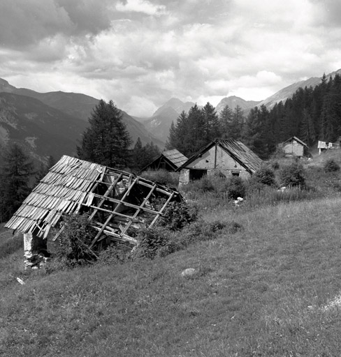 Le Vallon. Chalet parcelles 762-763. Vue de situation prise du sud-est.