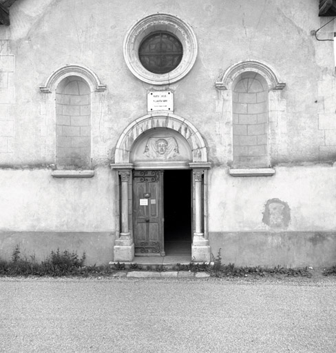 Façade antérieure ouest. Détail du décor architecturé.