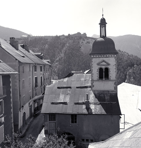 Vue prise de la caserne du Muy.