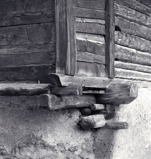 Ferme parcelle 1641. Angle nord-ouest. Structure en chapila. Détail.