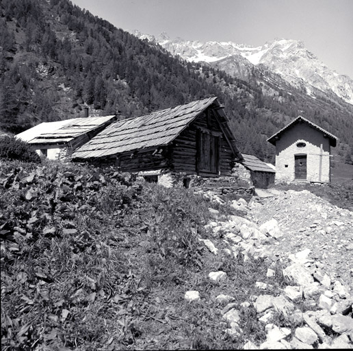 Vue d'ensemble prise de l'est.