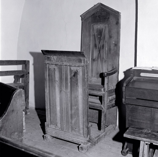 Siège de confrérie à prie-Dieu