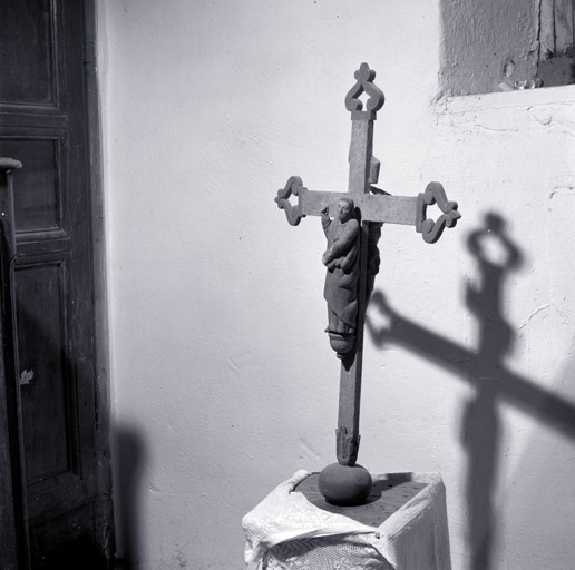 Croix de lutrin. Revers. Personnage.